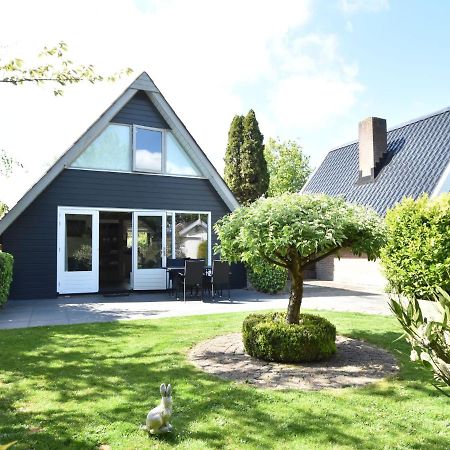 Balmy Holiday Home In Tuitjenhorn With Fenced Garden ภายนอก รูปภาพ