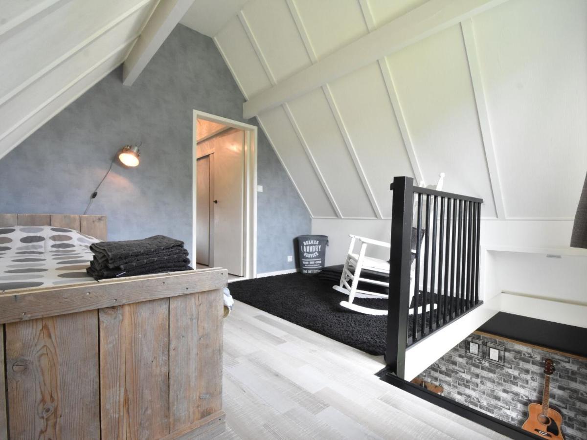 Balmy Holiday Home In Tuitjenhorn With Fenced Garden ภายนอก รูปภาพ