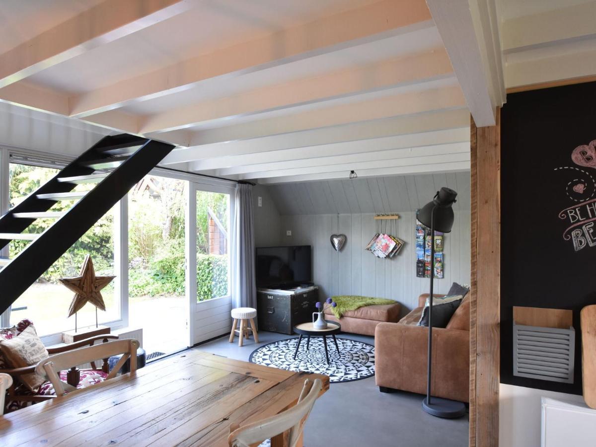 Balmy Holiday Home In Tuitjenhorn With Fenced Garden ภายนอก รูปภาพ